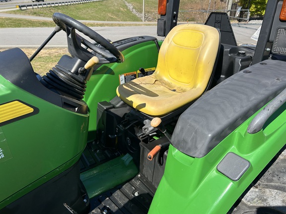 2017 John Deere 4052M