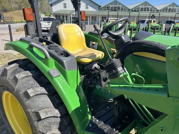 2017 John Deere 4052M