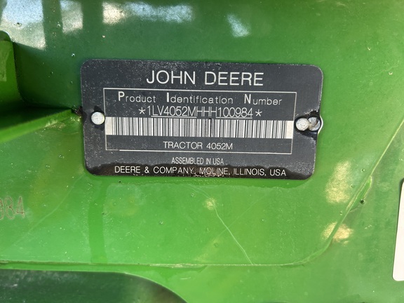 2017 John Deere 4052M