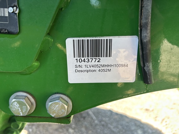 2017 John Deere 4052M