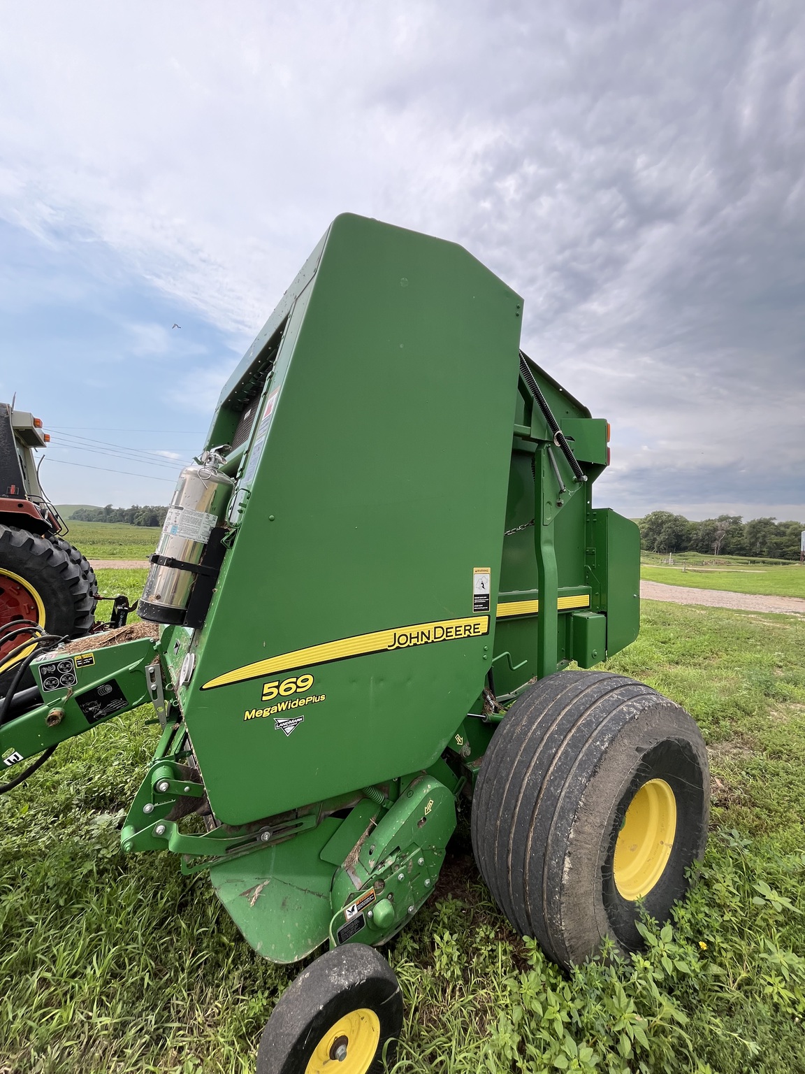 2015 John Deere 569 Image 1