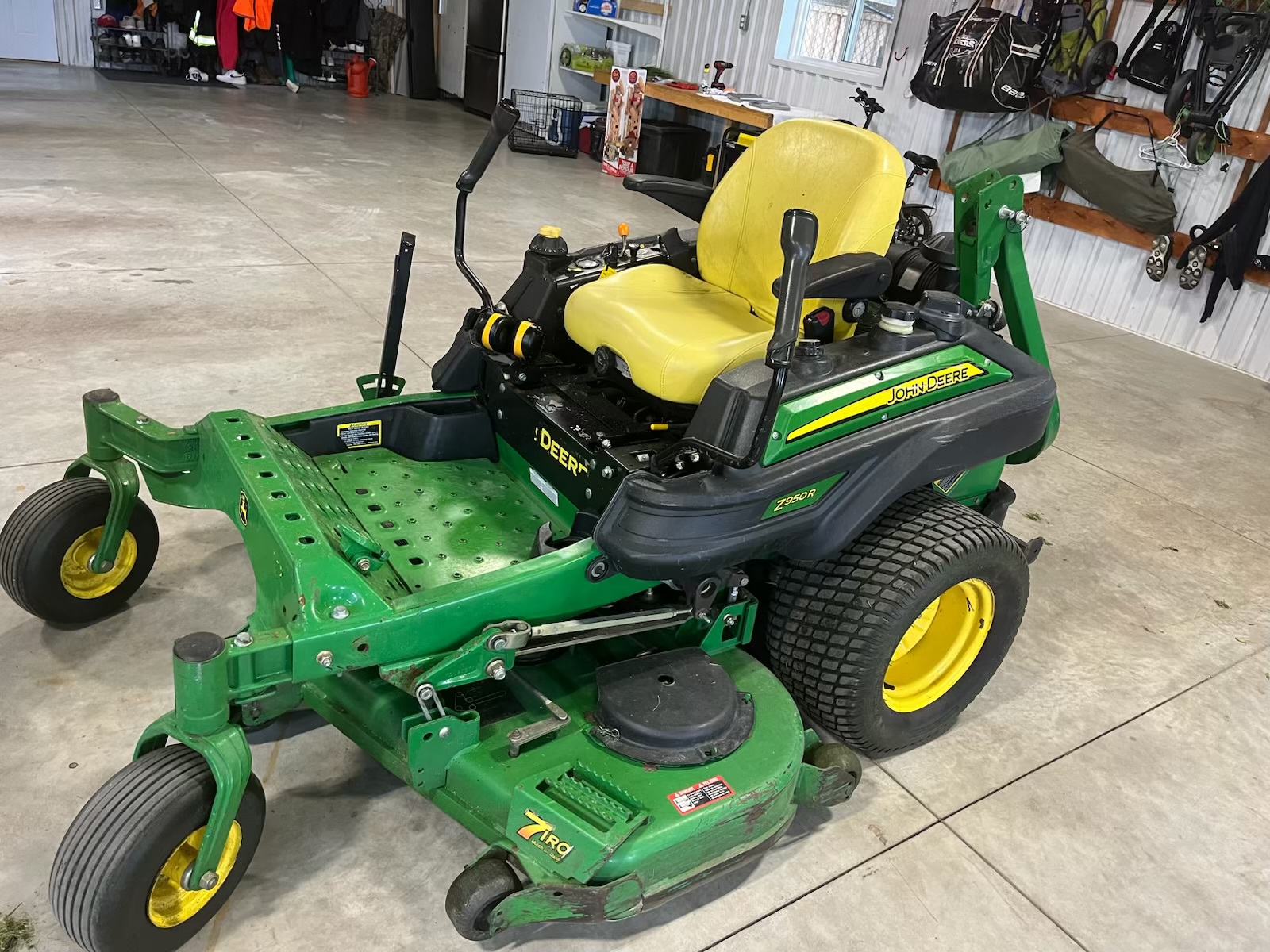 2013 John Deere Z950R Image 1