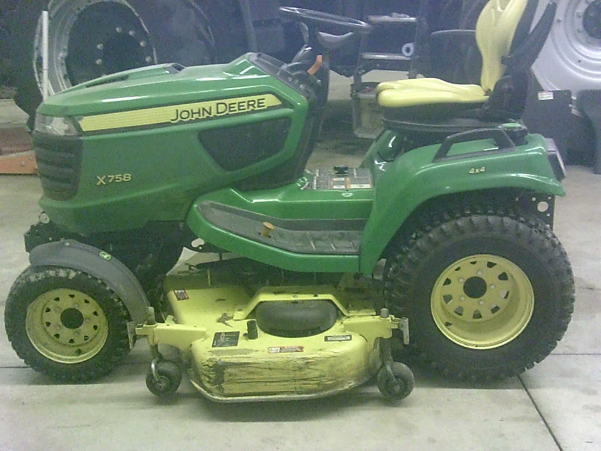 2017 John Deere X758 Image 6