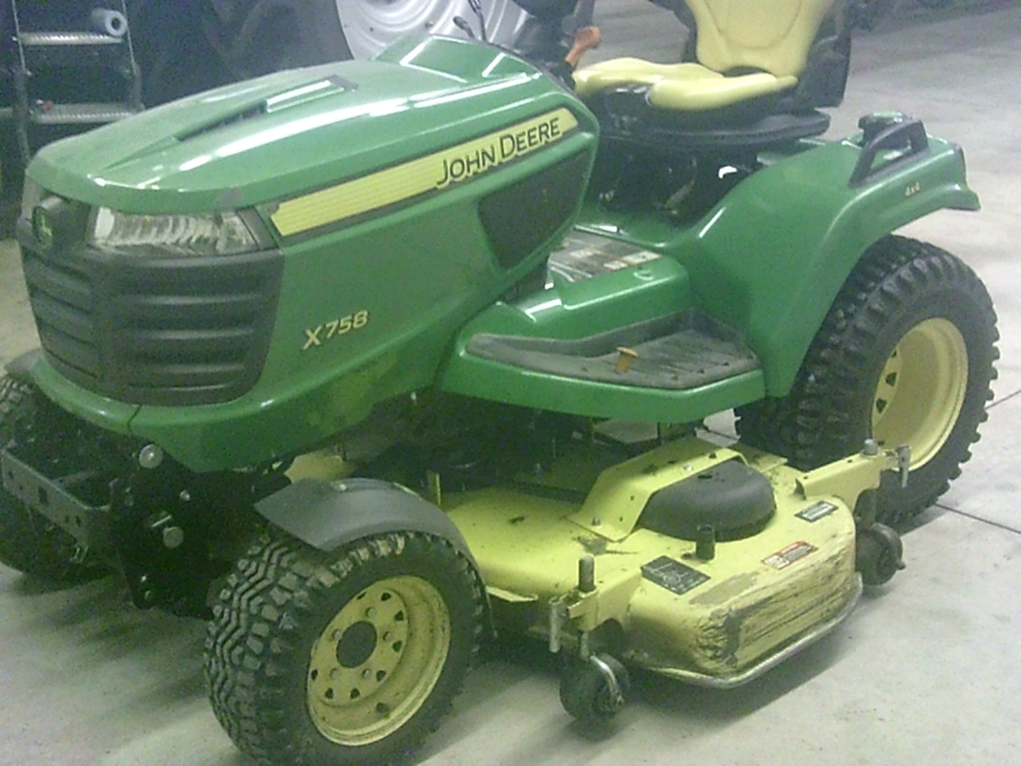 2017 John Deere X758 Image 7