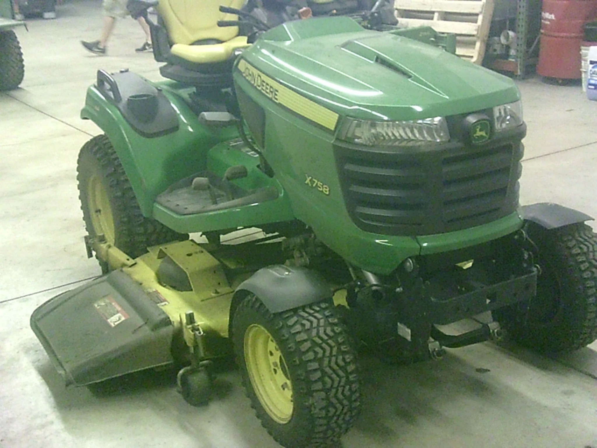 2017 John Deere X758 Image 9