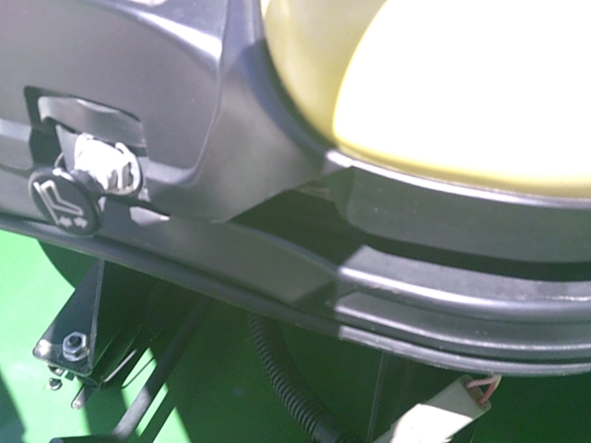 2017 John Deere X758 Image 9