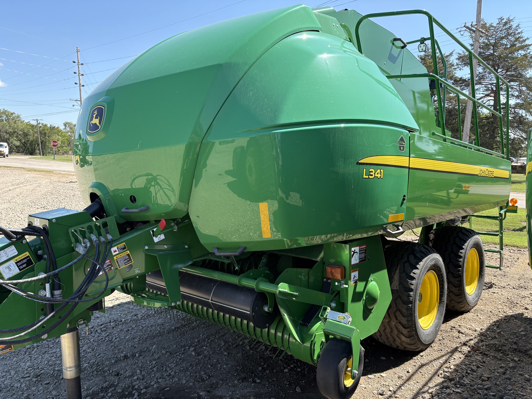 2023 John Deere L341 Image 3