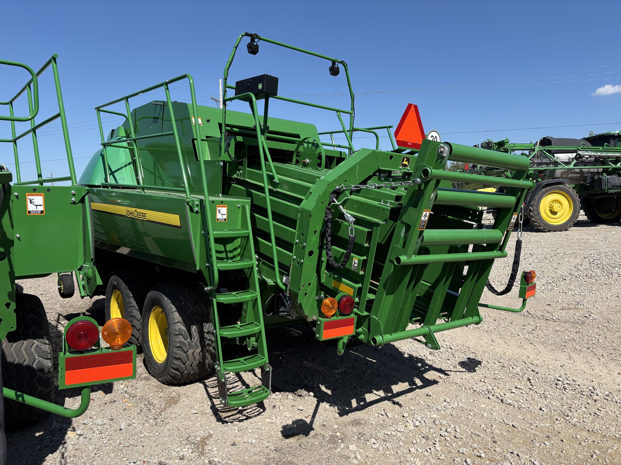 2023 John Deere L341 Image 4