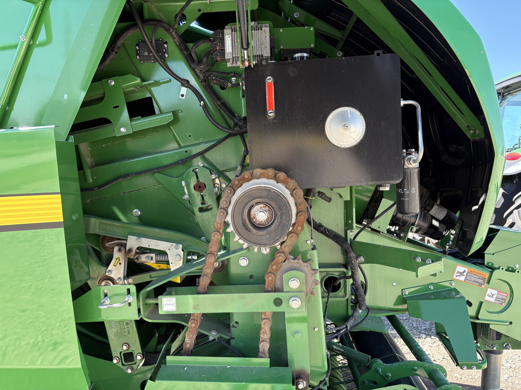 2023 John Deere L341 Image 7