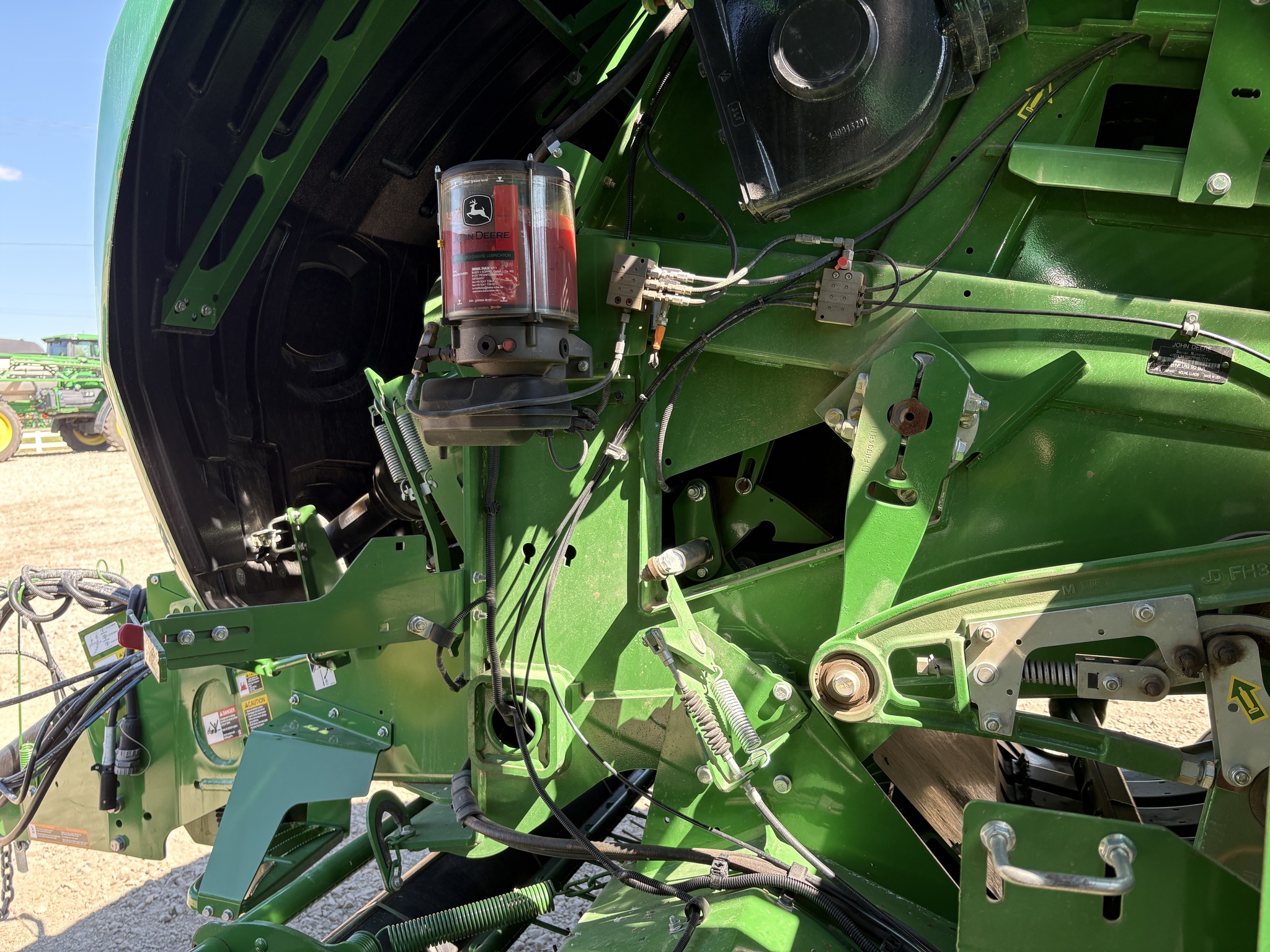 2023 John Deere L341 Image 8