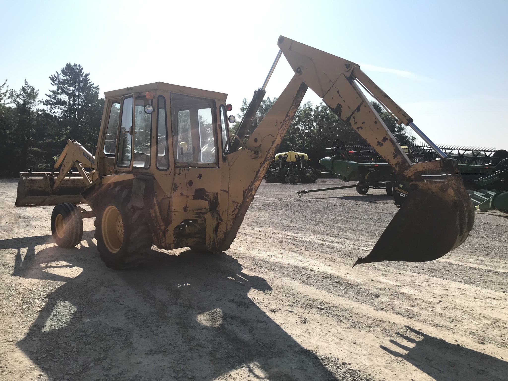 John Deere 300 Image 3