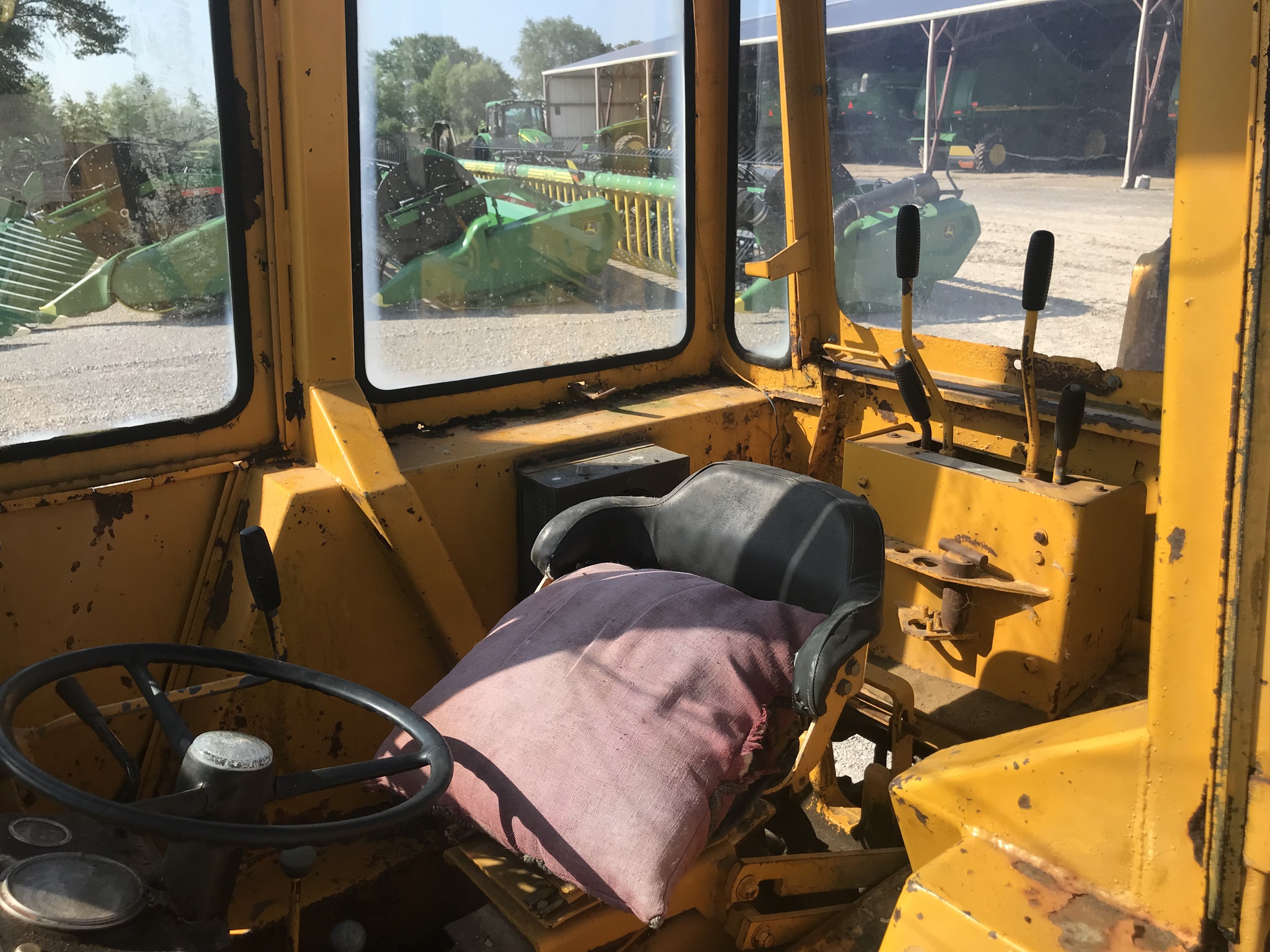 John Deere 300 Image 9