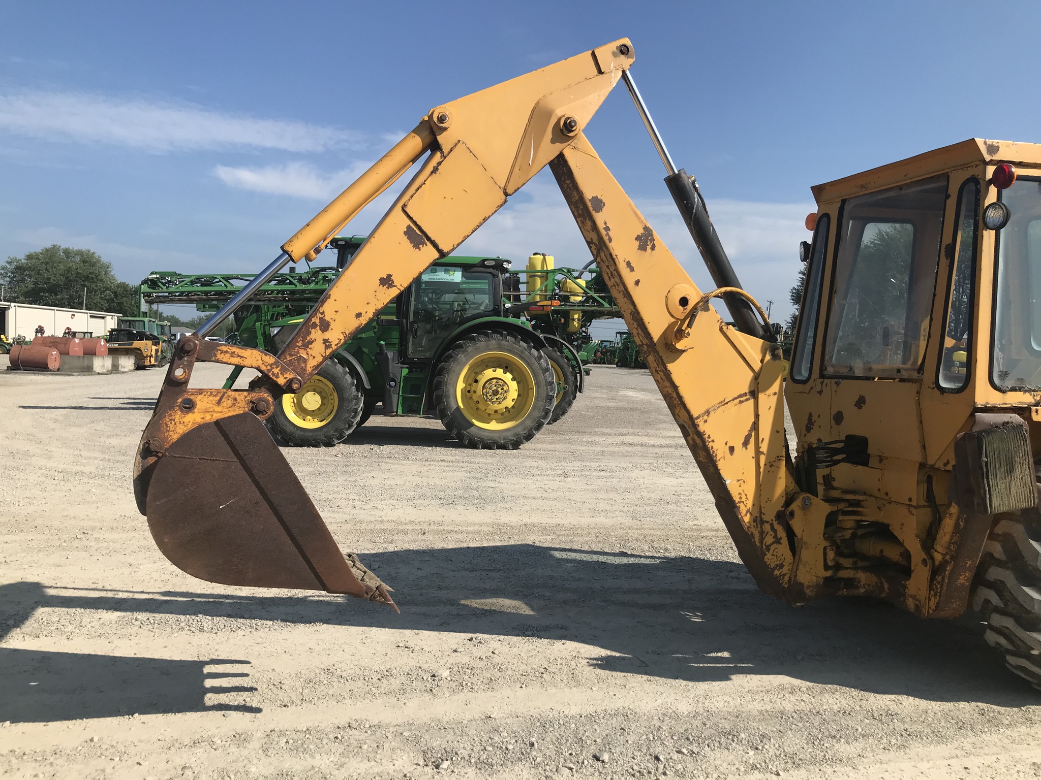 John Deere 300 Image 5