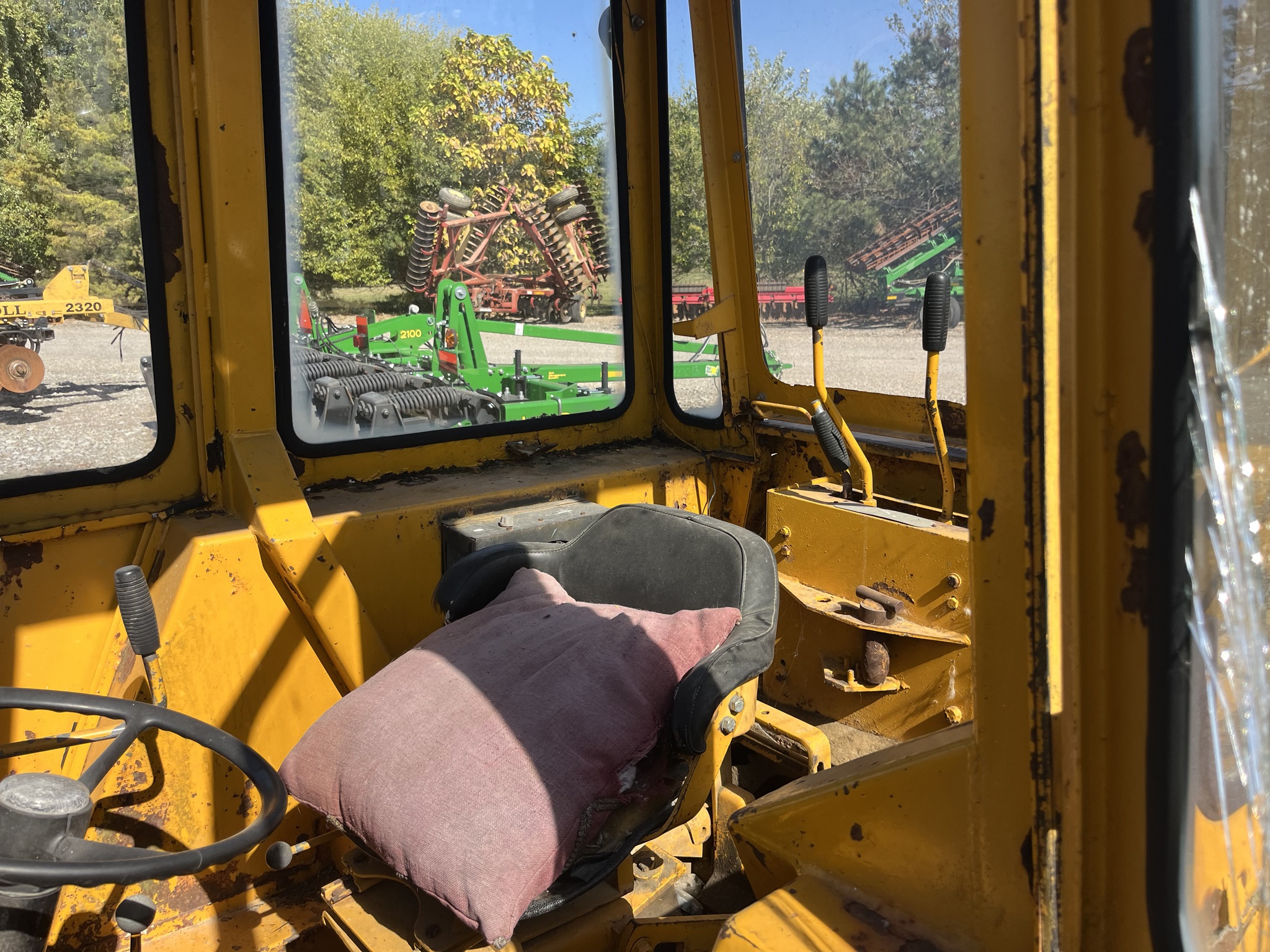 John Deere 300 Image 11