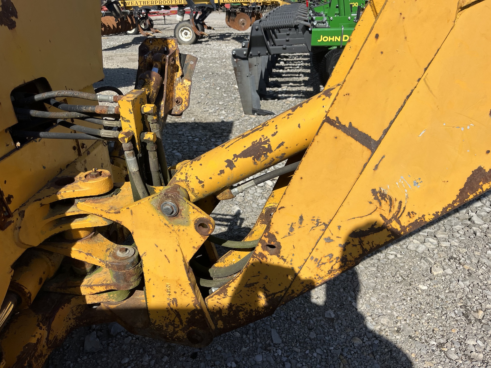 John Deere 300 Image 12