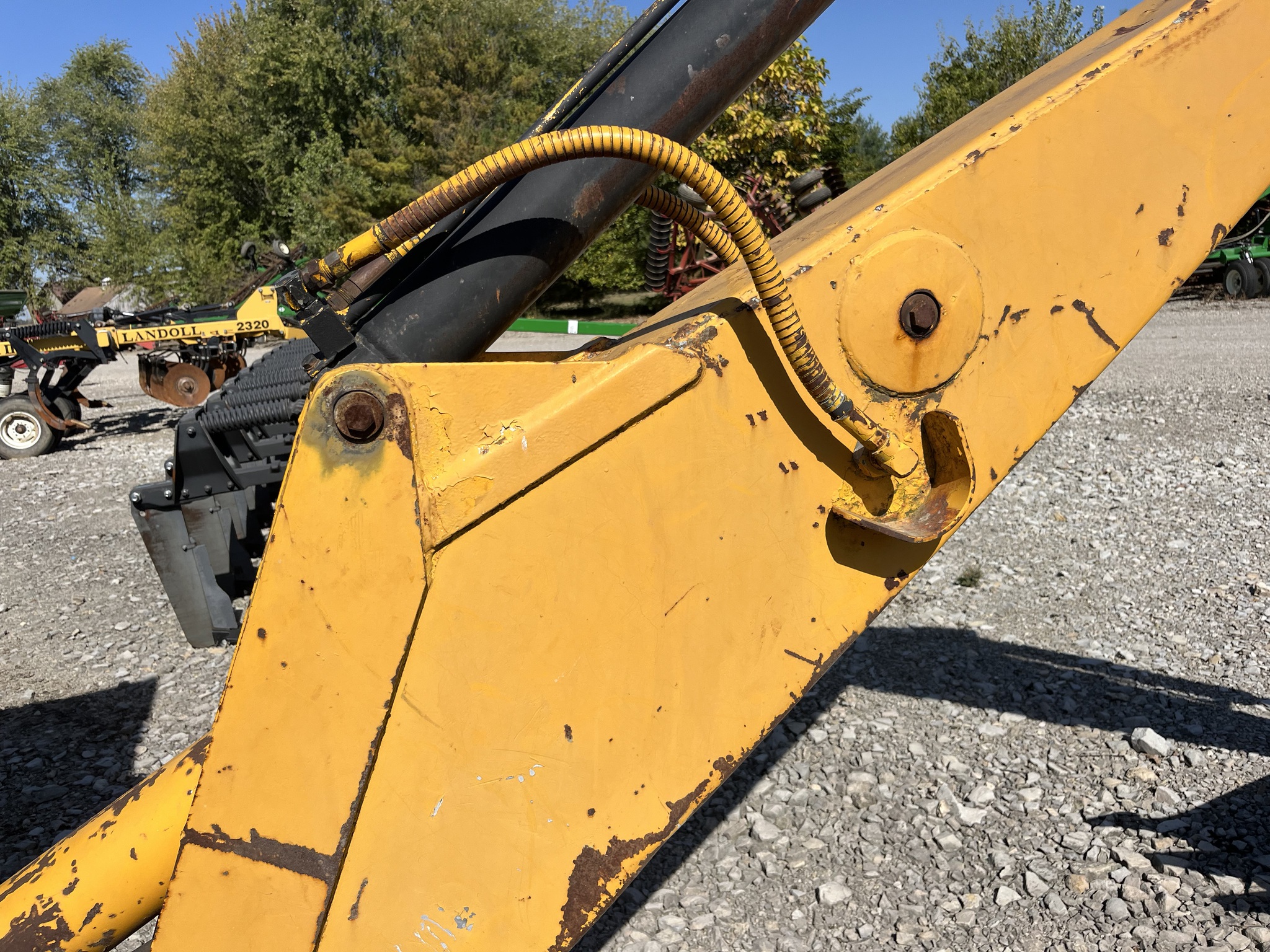 John Deere 300 Image 13