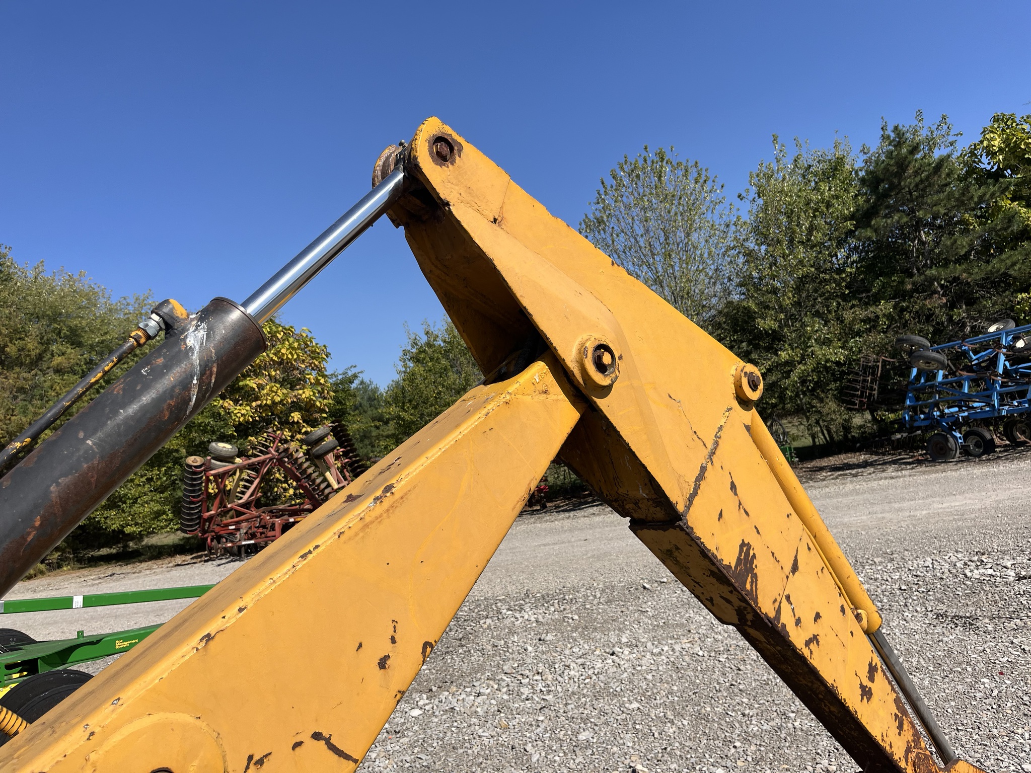 John Deere 300 Image 14