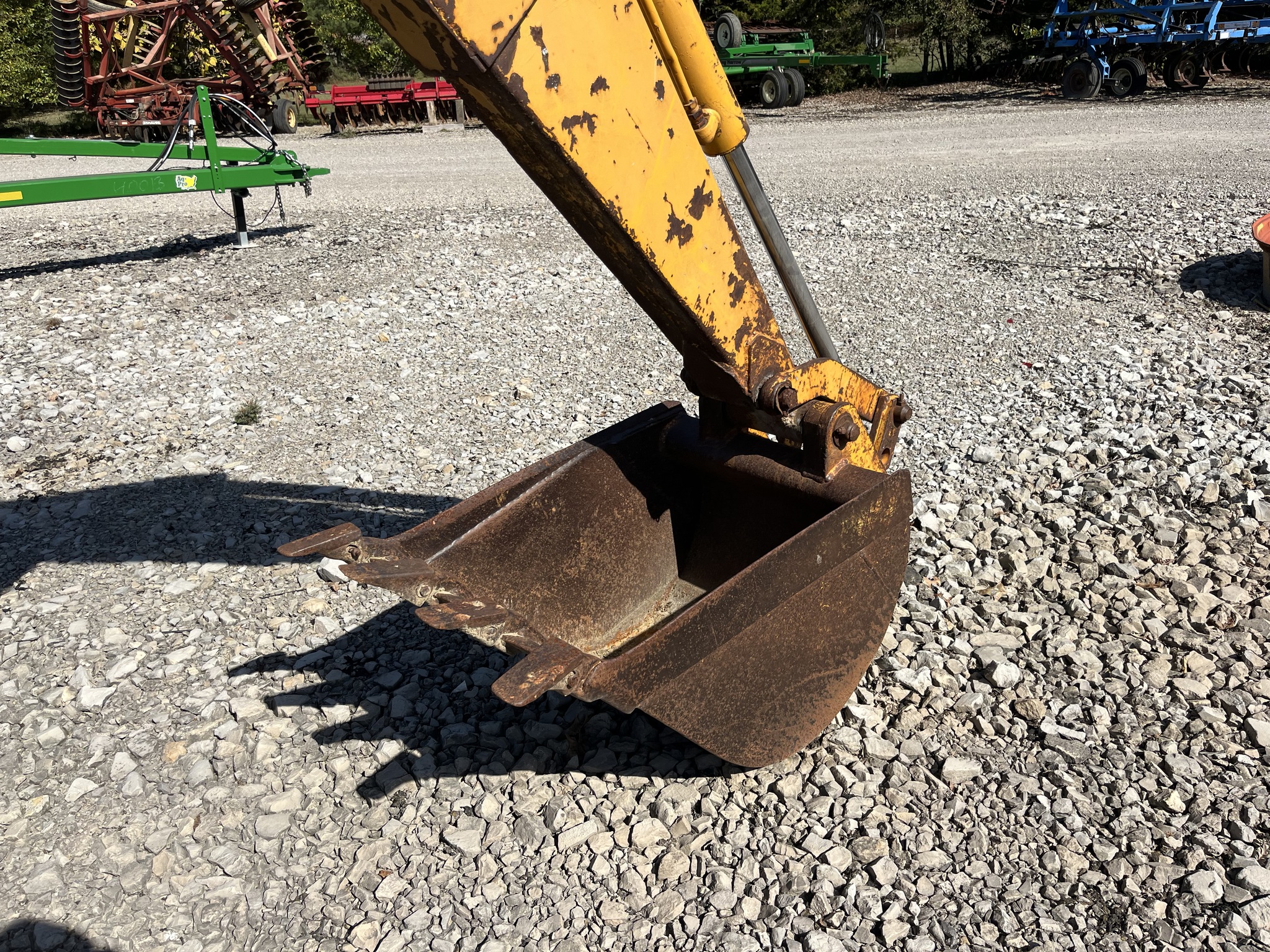 John Deere 300 Image 16