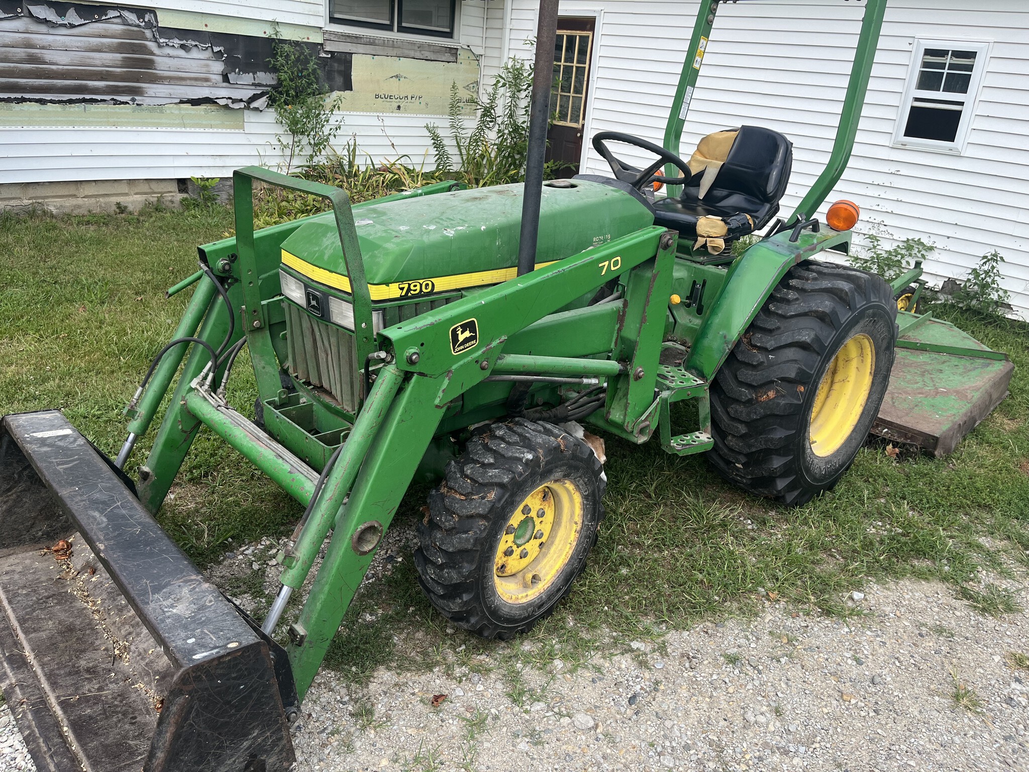 2000 John Deere 790 Image 1