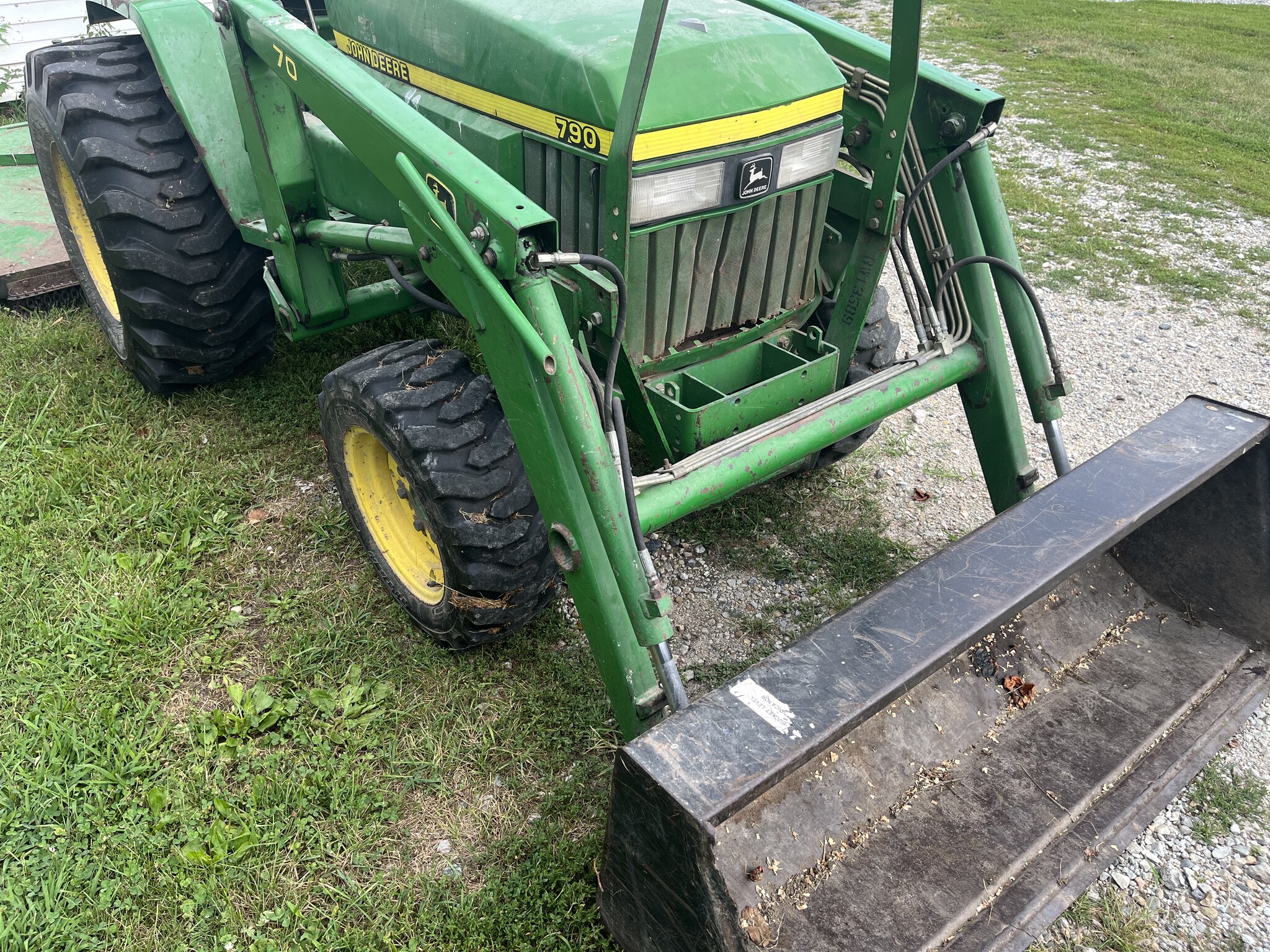 2000 John Deere 790 Image 4