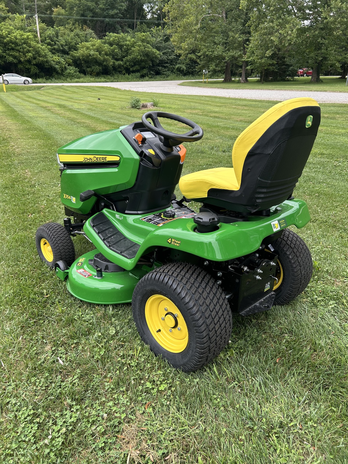2025 John Deere X354 Image 4