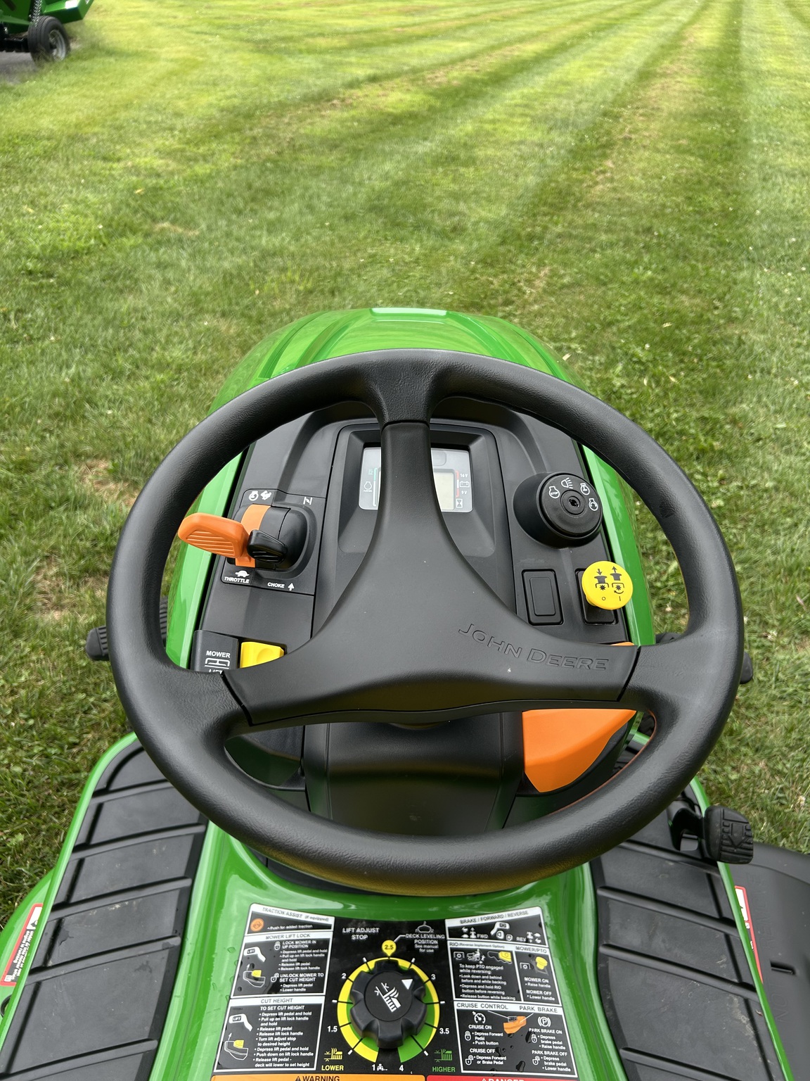 2025 John Deere X354 Image 5