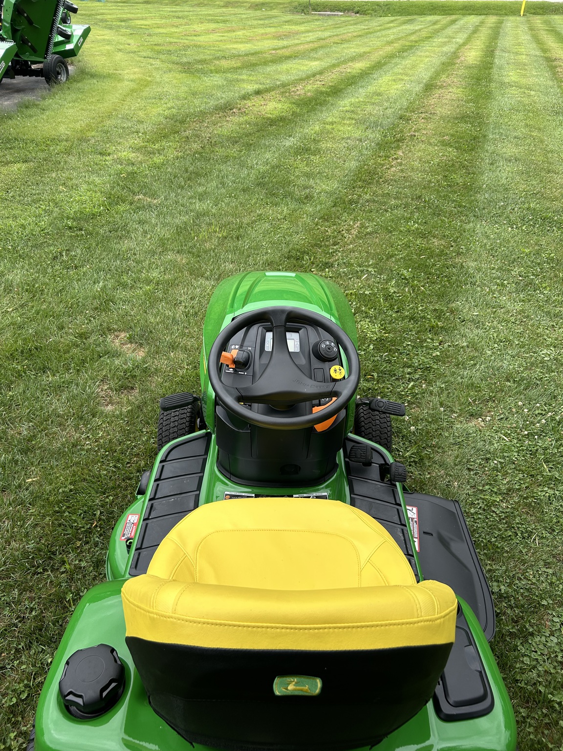 2025 John Deere X354 Image 6