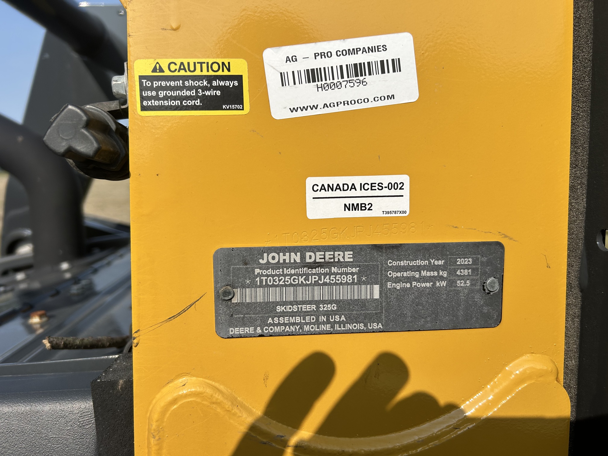 2023 John Deere 325G Image 10