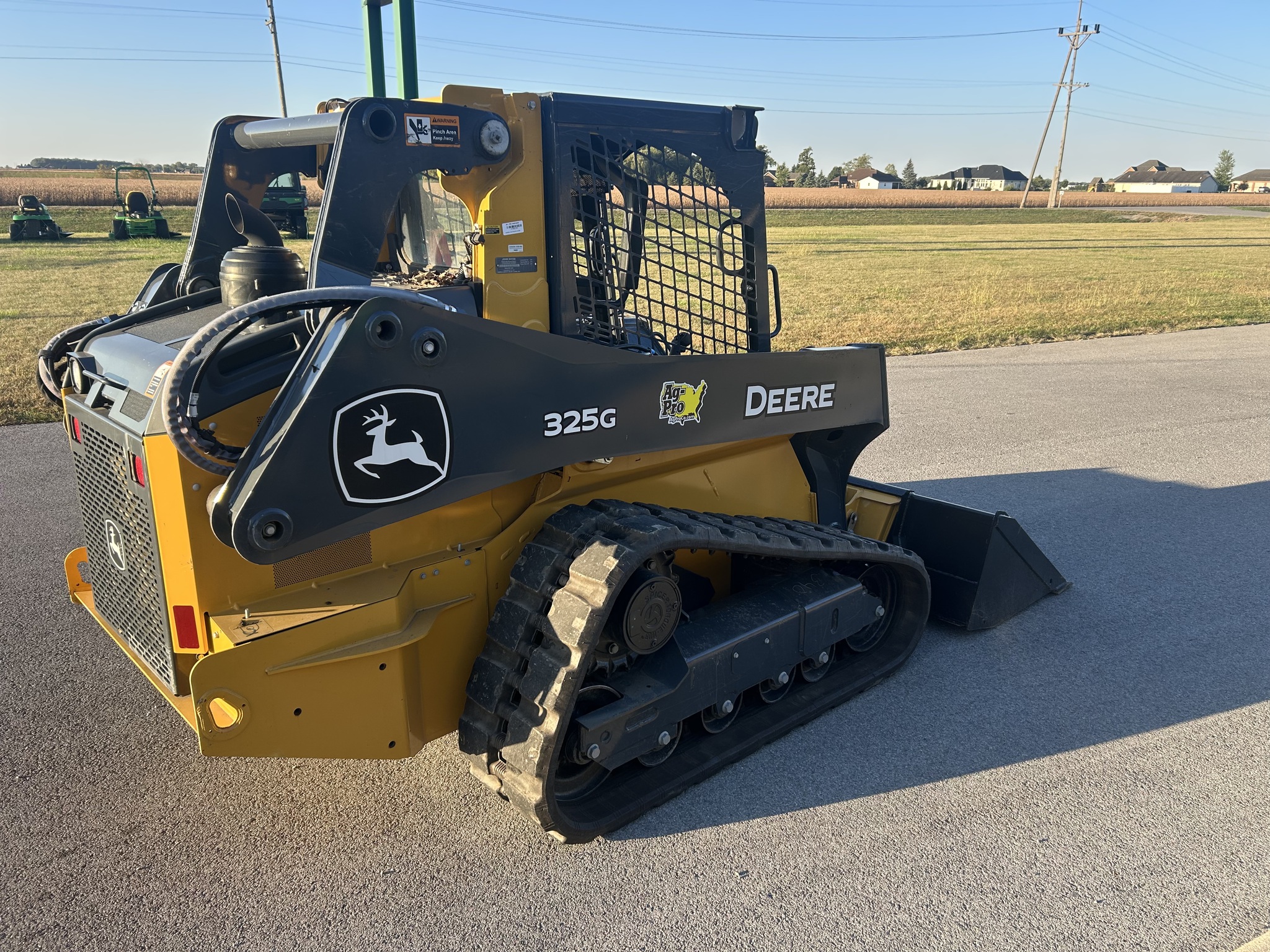 2023 John Deere 325G Image 3