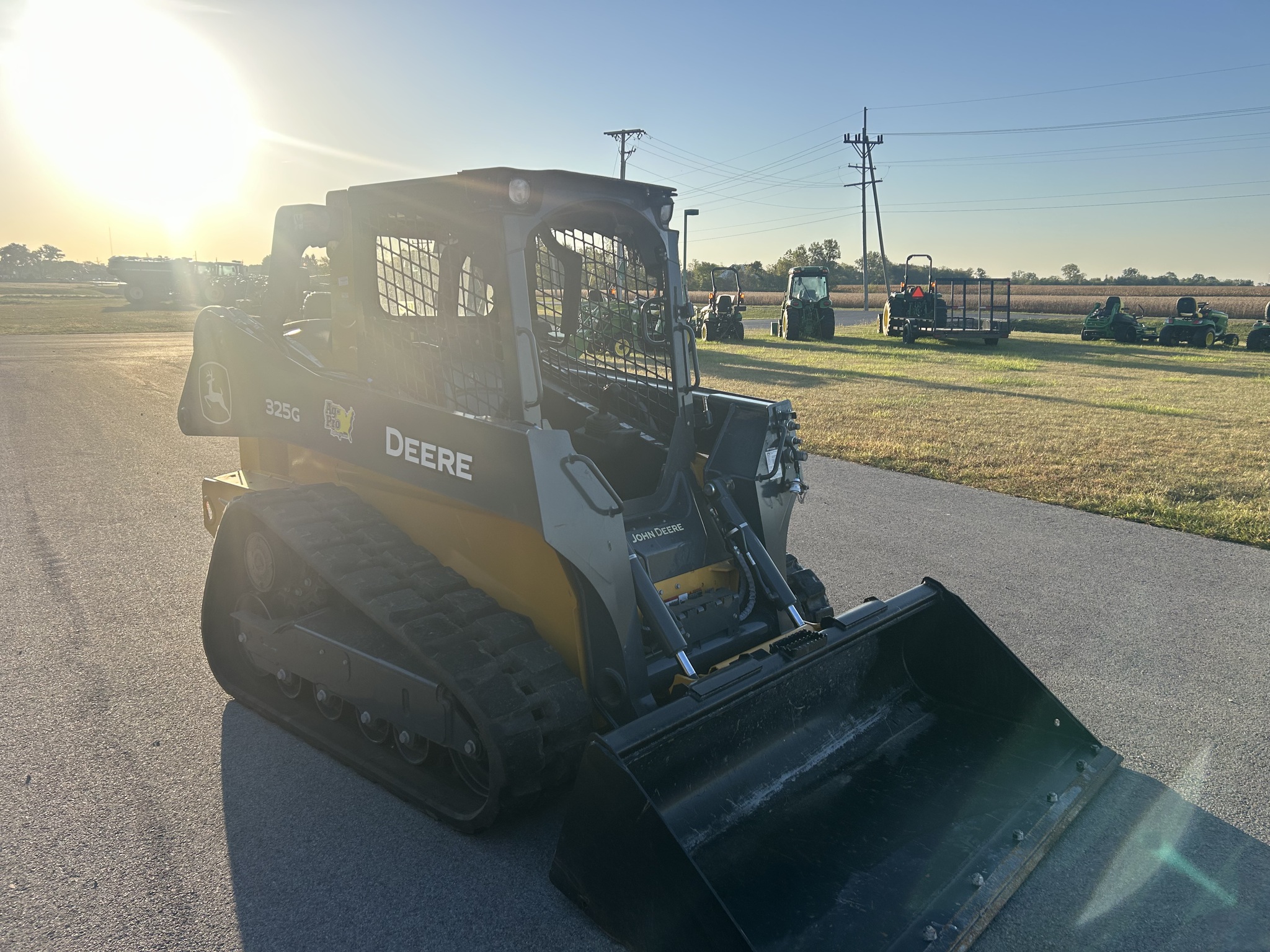 2023 John Deere 325G Image 4