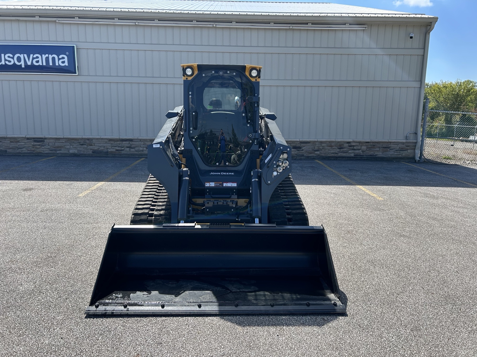 2025 John Deere 335 P Image 2