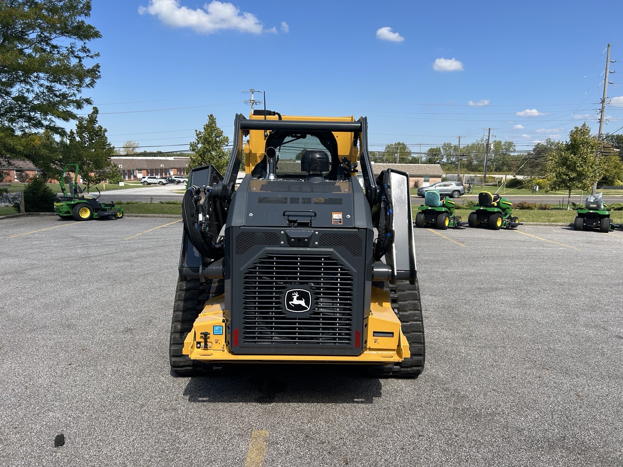 2025 John Deere 335 P Image 5