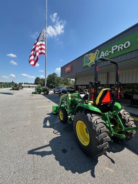 2025 John Deere 3033R W/320R LOADER, 12F/12R POWERREVERSER Image 2