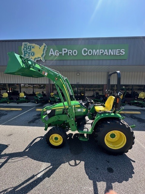 2025 John Deere 3033R W/320R LOADER, 12F/12R POWERREVERSER Image 5