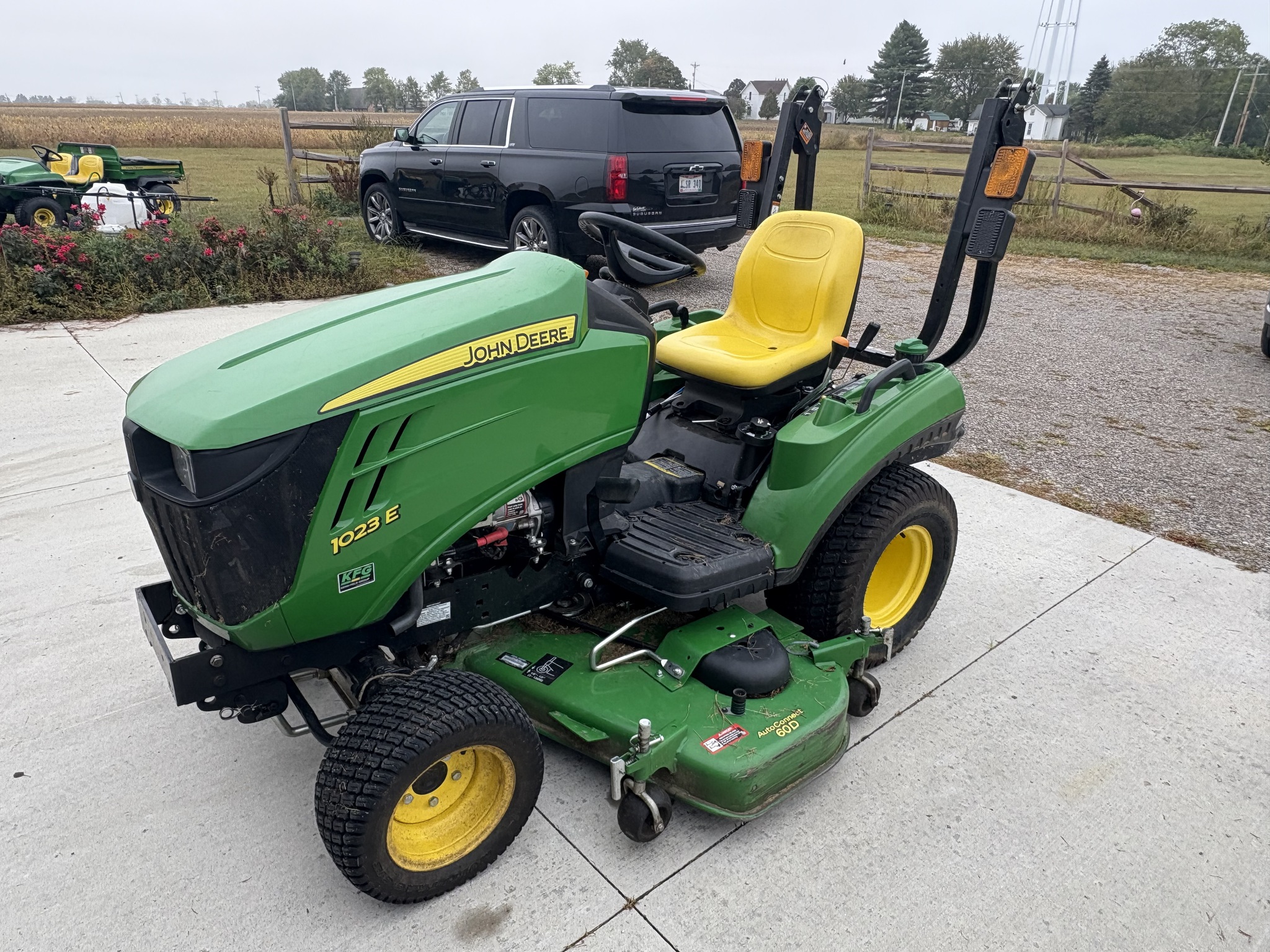 2020 John Deere 1023E Image 1