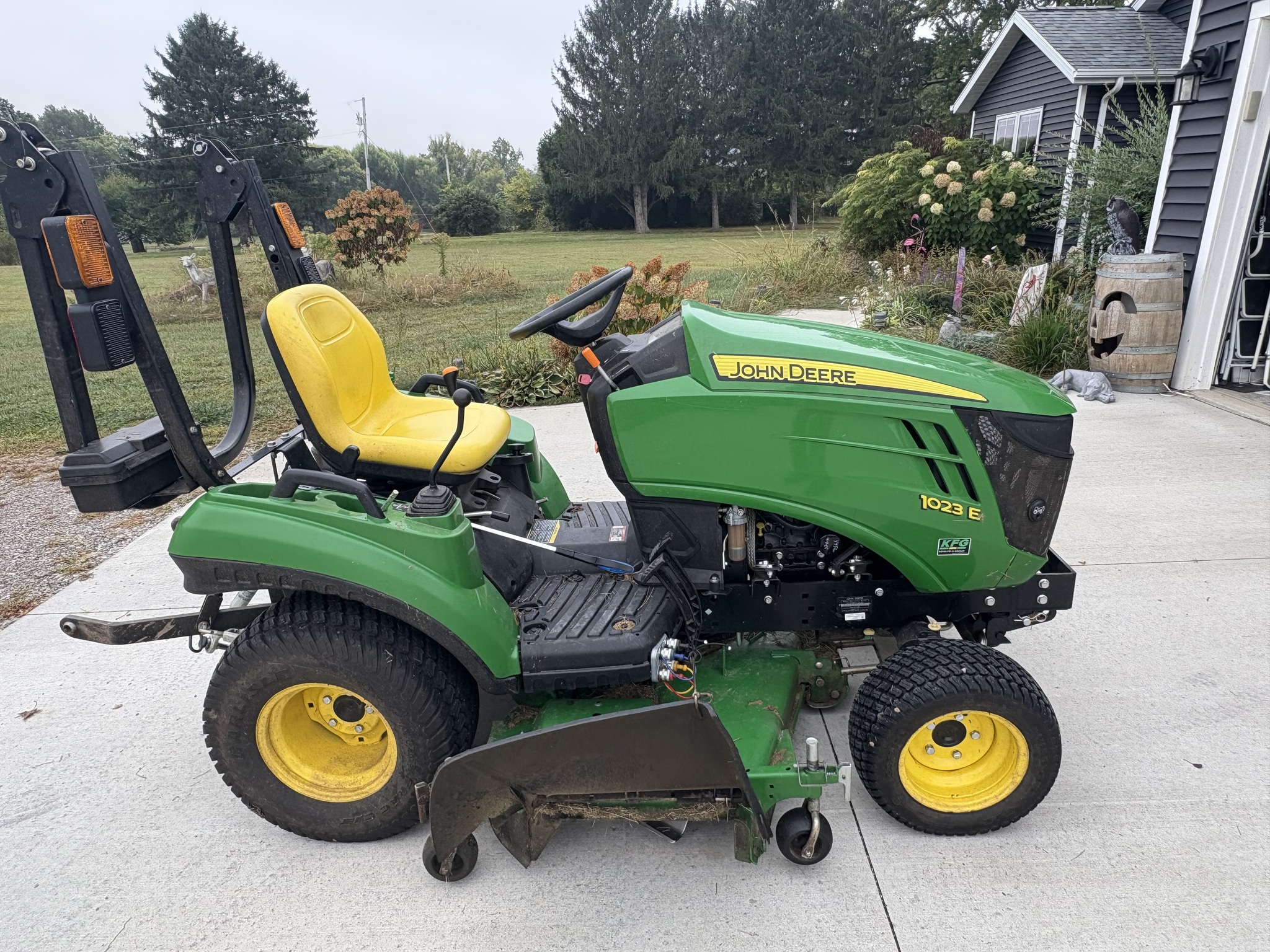 2020 John Deere 1023E Image 3
