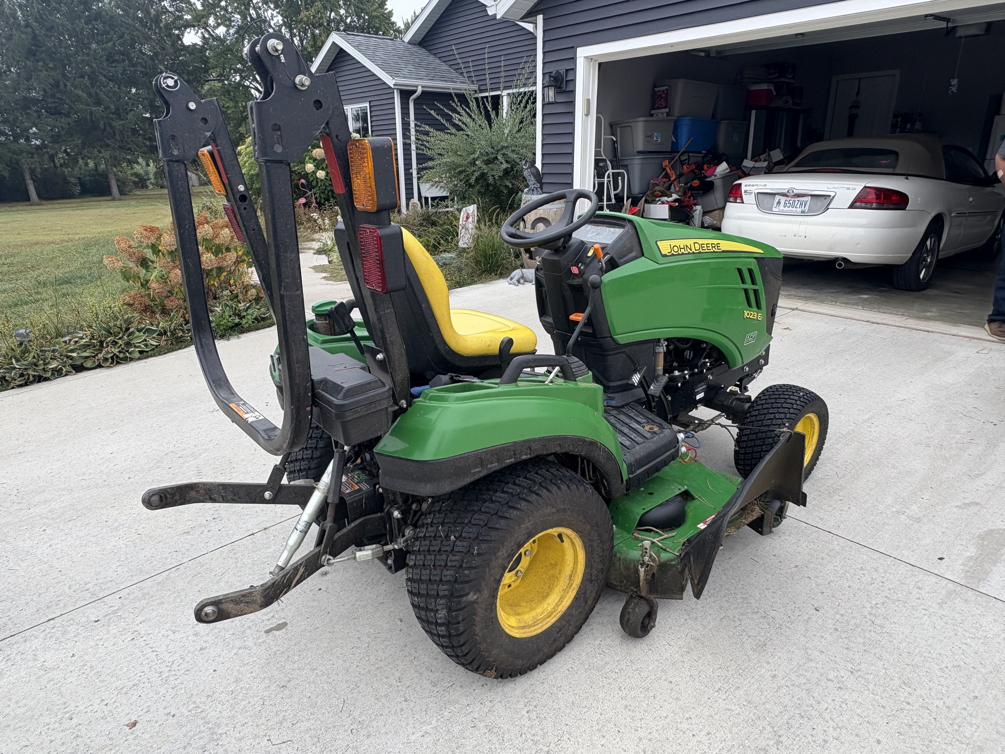 2020 John Deere 1023E Image 6