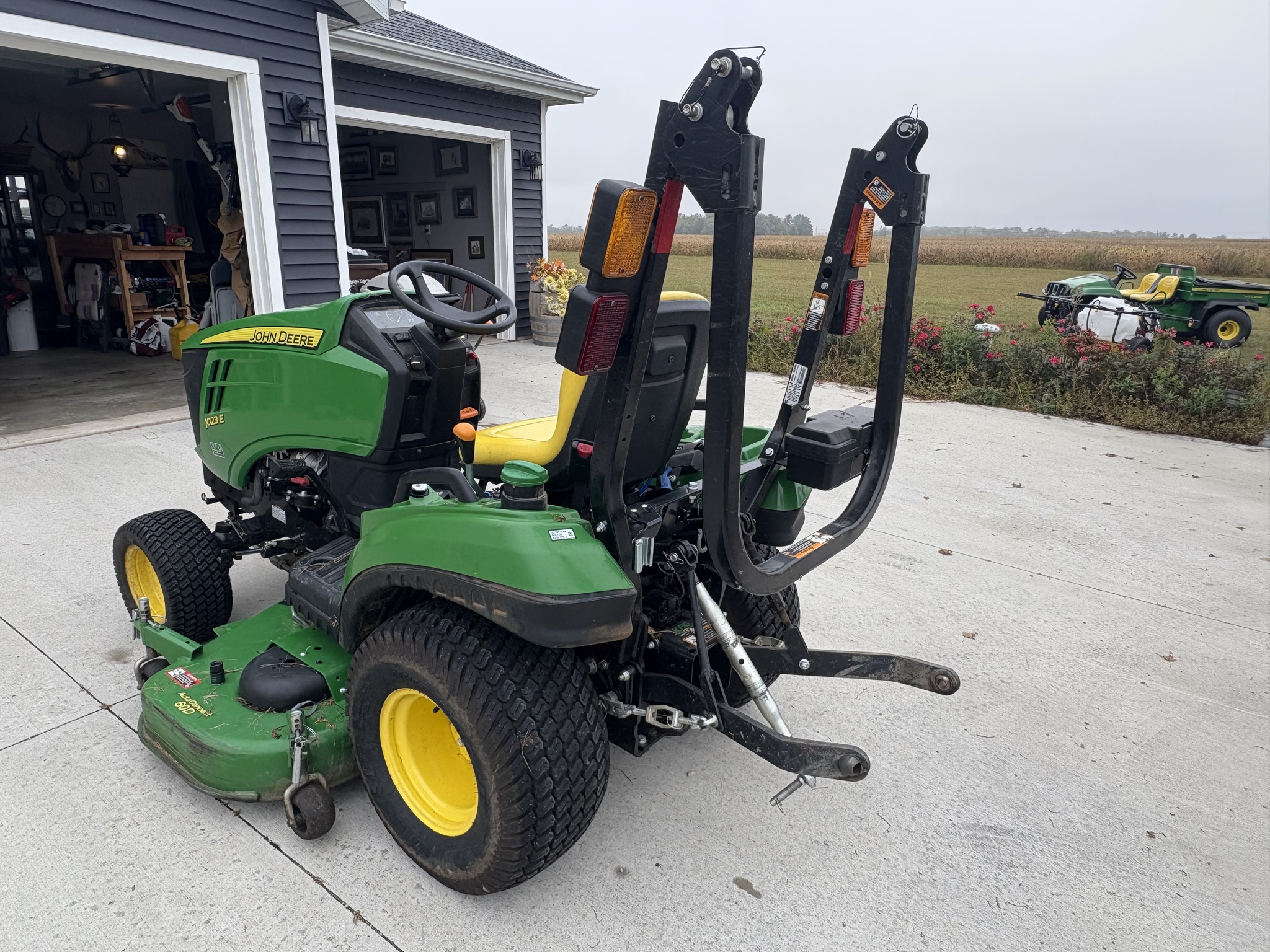 2020 John Deere 1023E Image 4