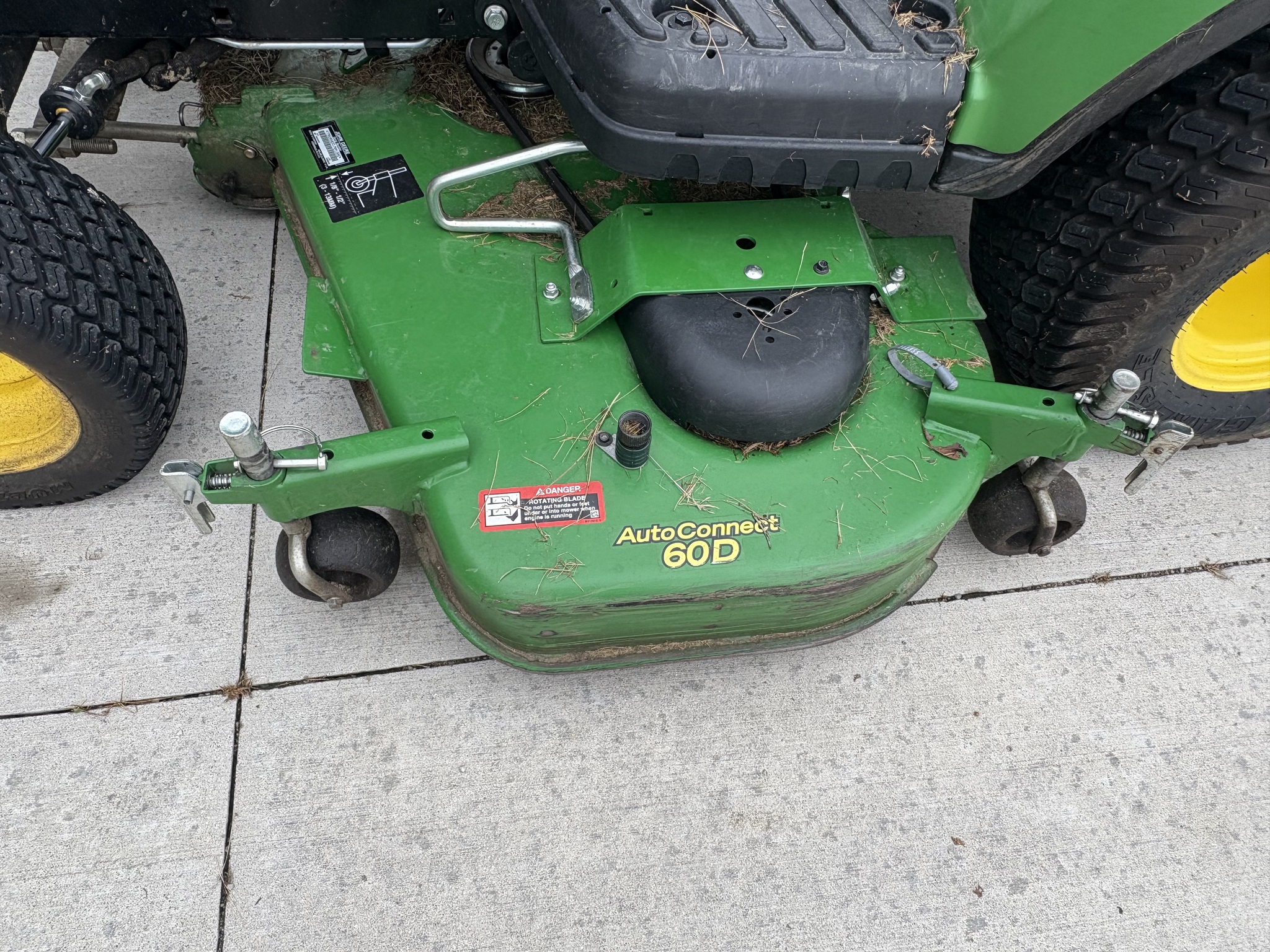 2020 John Deere 1023E Image 9