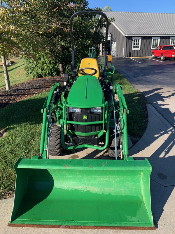2023 John Deere 1025R Image 3
