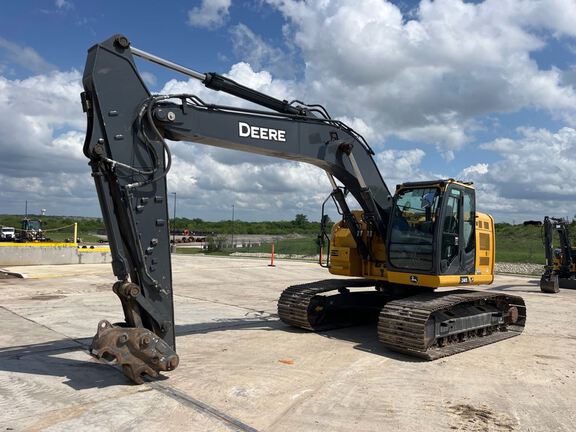 Photo of a 2023 John Deere 245P