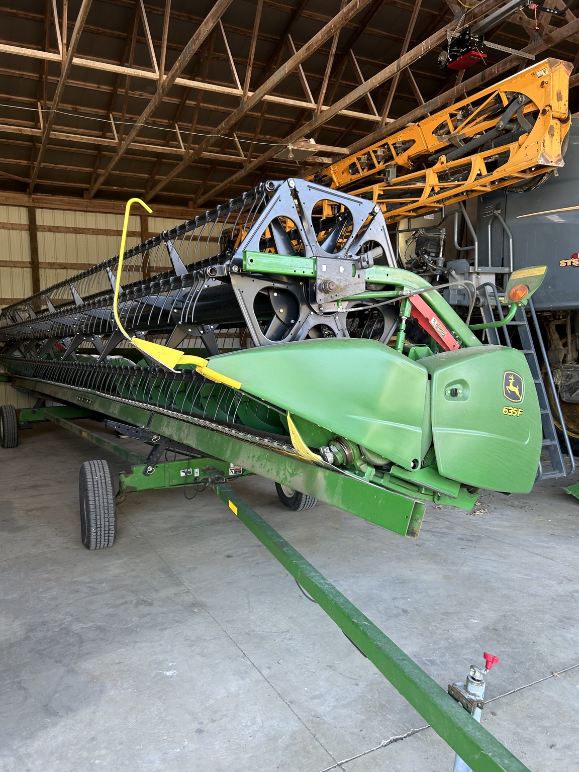 2017 John Deere 635F Image 1