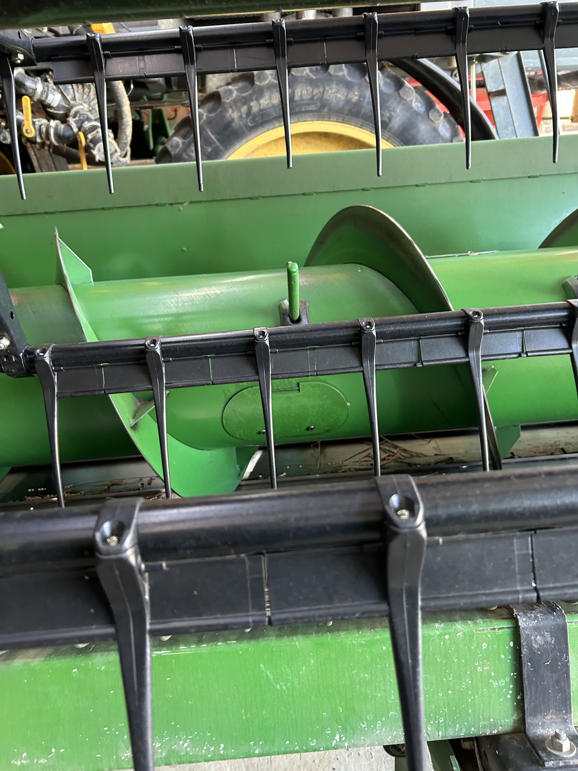 2017 John Deere 635F Image 6