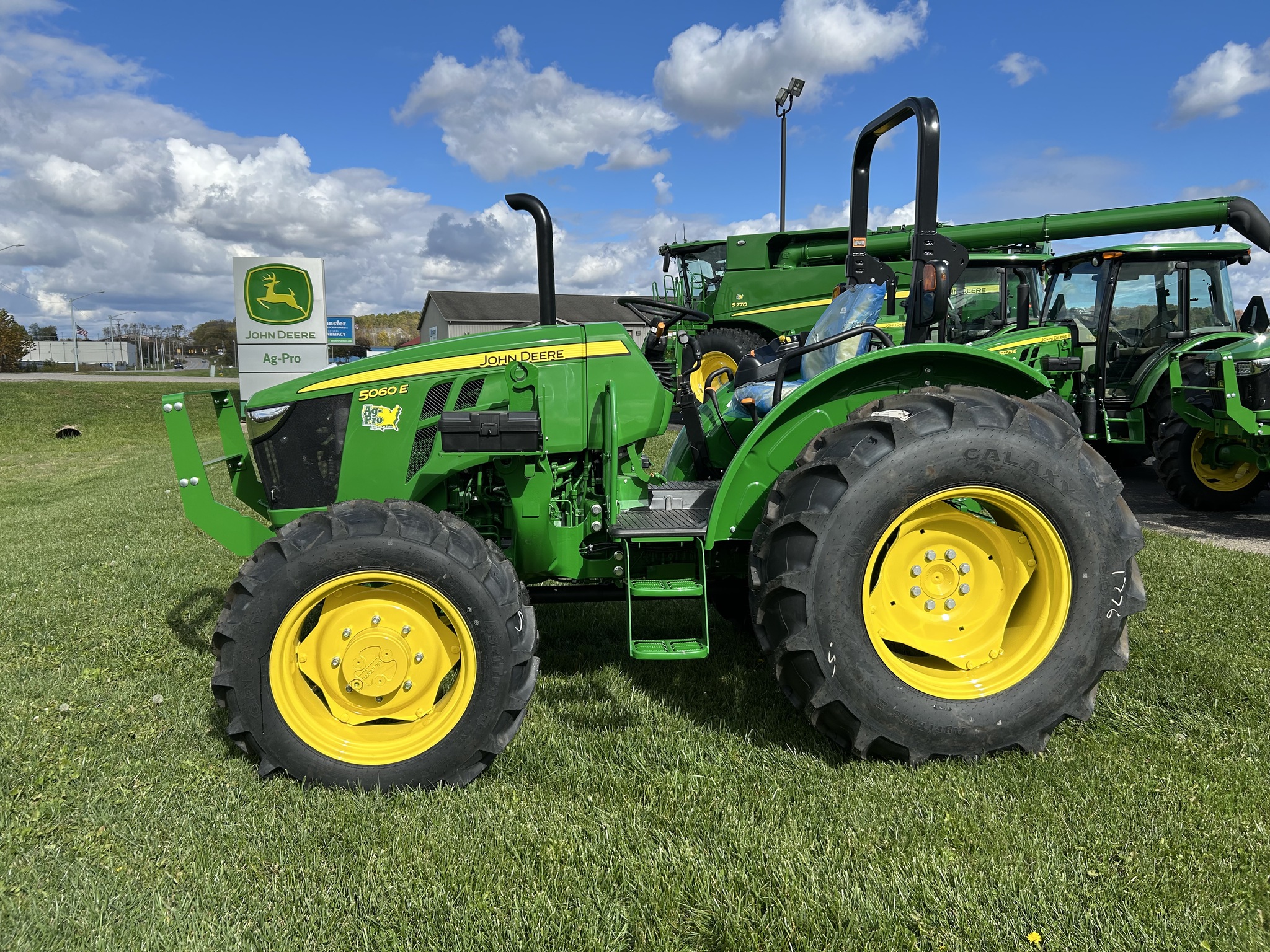 2025 John Deere 5060E Image 1