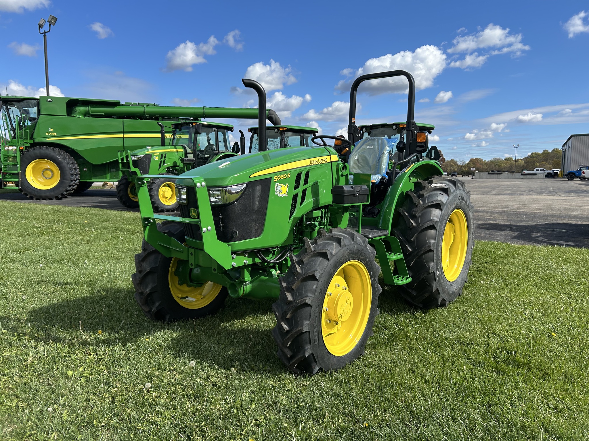 2025 John Deere 5060E Image 2