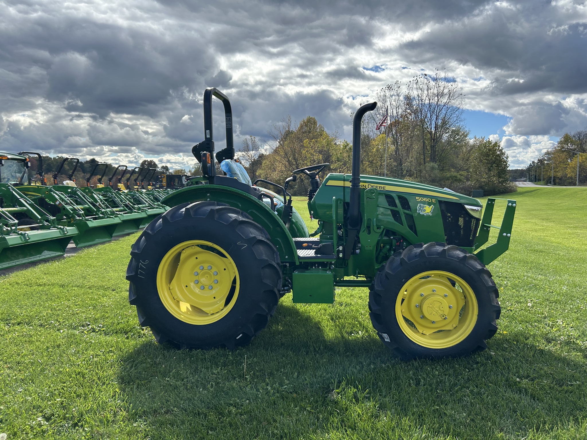 2025 John Deere 5060E Image 5