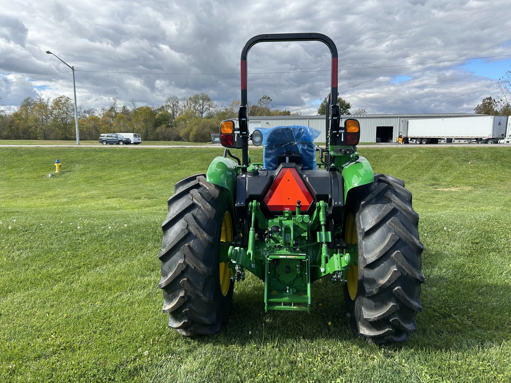2025 John Deere 5060E Image 7