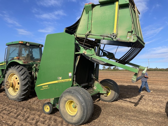 2015 John Deere 569 Photo 1