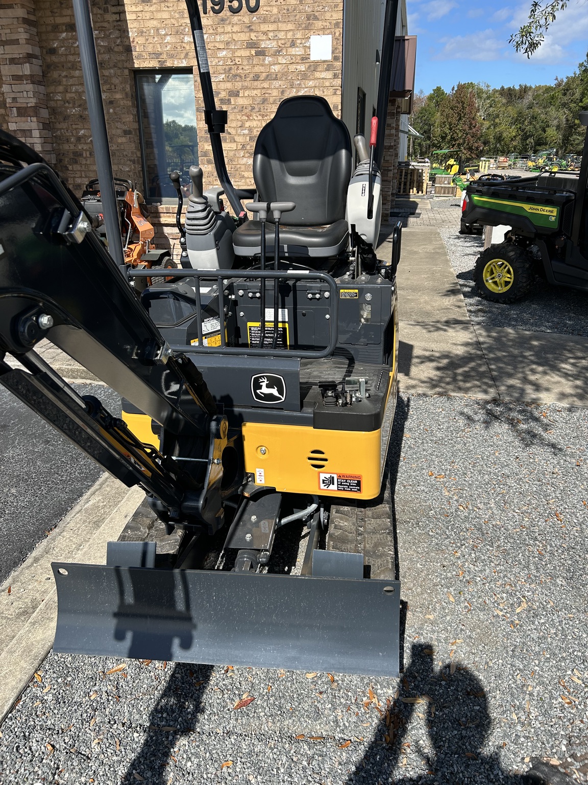 2025 John Deere 17 P Image 3