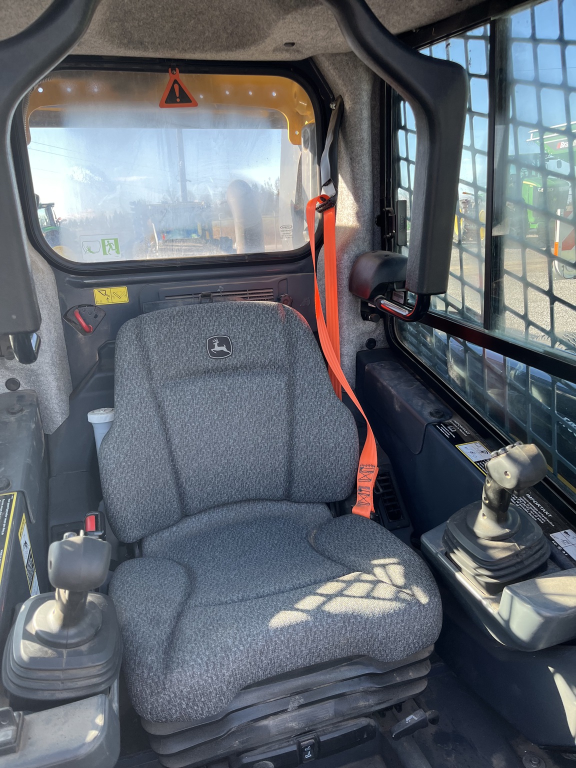 2022 John Deere 324G Image 5